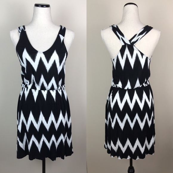 H&M Dresses & Skirts - H&M chevron print racerback dress